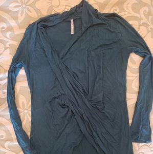 Women's Azules M crossover shirt